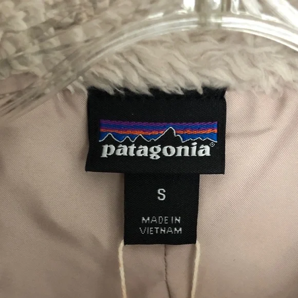 Patagonia Women's Beige Sherpa Fleece Vest - Picture 4 of 5